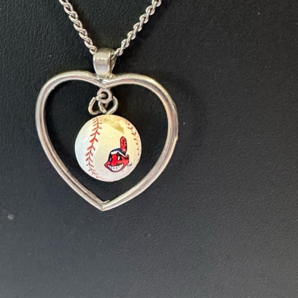 Silver Indians Heart Pendant Necklace - Picture 3 of 4